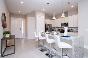 Apartment | 4 bedrooms, desk, soundproofing, Internet - Gorgeous 4 Bedroom Family Friendly Close to Disney 7573 (Kissimmee)