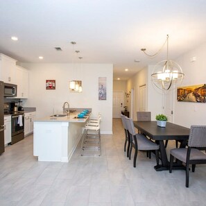 5 bedrooms, Internet - Stunning 5 Bd Home w Pool Close to Disney 4822 (Kissimmee)