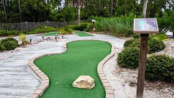 Apartemen | 3 kamar tidur, meja kerja, dan internet