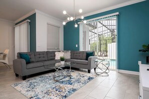 4 bedrooms, Internet - Stunning 4 Bd Close to Disney Storey Lake 2569 (Kissimmee)