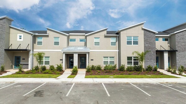 Apartment | 4 bedrooms, desk, iron/ironing board, Internet