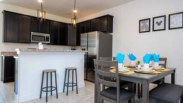 Apartment | 4 bedrooms, Internet