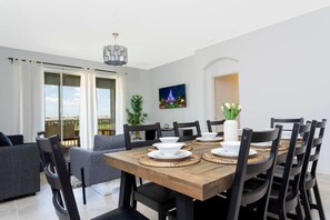 House | 3 bedrooms, in-room safe, desk, soundproofing - Gorgeous 3Bd Close to Disney Champions Gate 993 (Davenport)