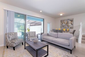 House | 5 bedrooms, desk, soundproofing, Internet - Splendid 5 Bd w Screened Pateo Pool Windsor Westside 8921 (Kissimmee)