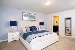 Apartment | 5 bedrooms, desk, soundproofing, Internet - Luxury 5 Bedroom w Private Pool Close to Disney 8875 (Kissimmee)