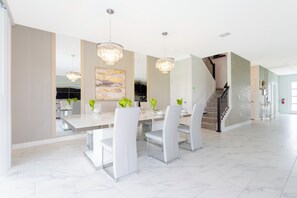 House | 8 bedrooms, desk, Internet - Joyful 8Bd Single Family w Pool Champions Gate 9262 (Davenport)