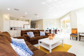 4 bedrooms, Internet - Gorgeous 4 Bedroom w Pool Close to Disney 920 (Kissimmee)