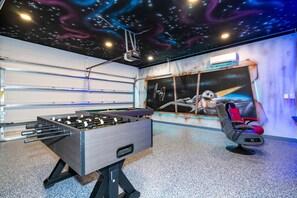 5 bedrooms, desk, Internet