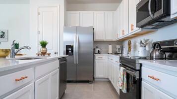 Apartemen | 3 kamar tidur dan internet