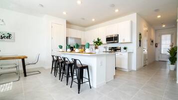 Apartemen | 3 kamar tidur dan internet