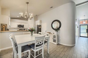 Dining - Home Away from Home in South Austin (Austin)