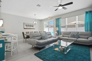 4 bedrooms, in-room safe, desk, soundproofing - Wonderful 4 Bed Close to Disney w Gameroom 5150 (Kissimmee)