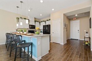 4 bedrooms, desk, soundproofing, Internet - Family Friendly 4bed Sleeps 8 Close Disney Compassbayresort 5148 (Kissimmee)