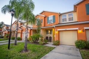 4 bedrooms, desk, soundproofing, Internet - Family Friendly 4 Bd w Gameroom Near Disney 5103 (Kissimmee)