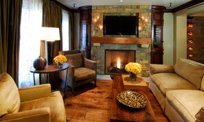 Televisión y chimenea 