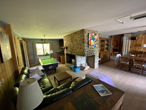 Smart TV, fireplace, stereo