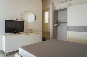 2 bedrooms, iron/ironing board, WiFi, bed sheets - Ortigia smells (Siracusa)