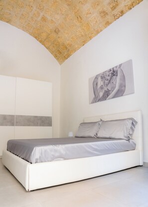 2 dormitorios, tabla de planchar con plancha, wifi y ropa de cama