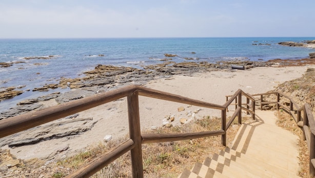 A wooden staircase leading to a rocky beach with a clear view of the ocean. - Cubo's El Faro Beach Apartment with Pool / sea views / close to beach / free wifi (Mijas Costa)