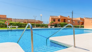 Pool - Cubo's El Faro Beach Apartment with Pool / sea views / close to beach / free wifi (Mijas Costa)