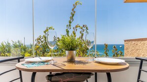 Dining - Cubo's El Faro Beach Apartment with Pool / sea views / close to beach / free wifi (Mijas Costa)