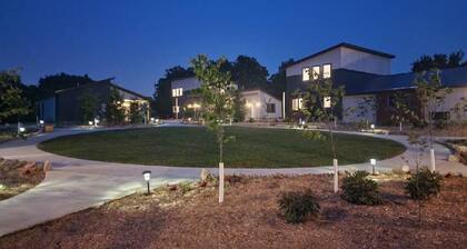 Bluffside Gardens Redbud Series Unit 5A