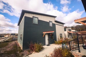 Exterior - Bluffside Gardens Oak Series 11 Person Cabin Unit 6 (Decorah)