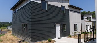 Bluffside Gardens Oak Series 11 Person Cabin Unit 6