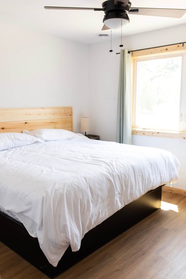 2 bedrooms, iron/ironing board, Internet, bed sheets