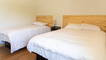 2 bedrooms, iron/ironing board, WiFi