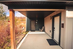 Exterior detail - Bluffside Gardens Redbud Series 5B (Decorah)