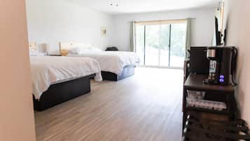 1 bedroom, desk, iron/ironing board, WiFi