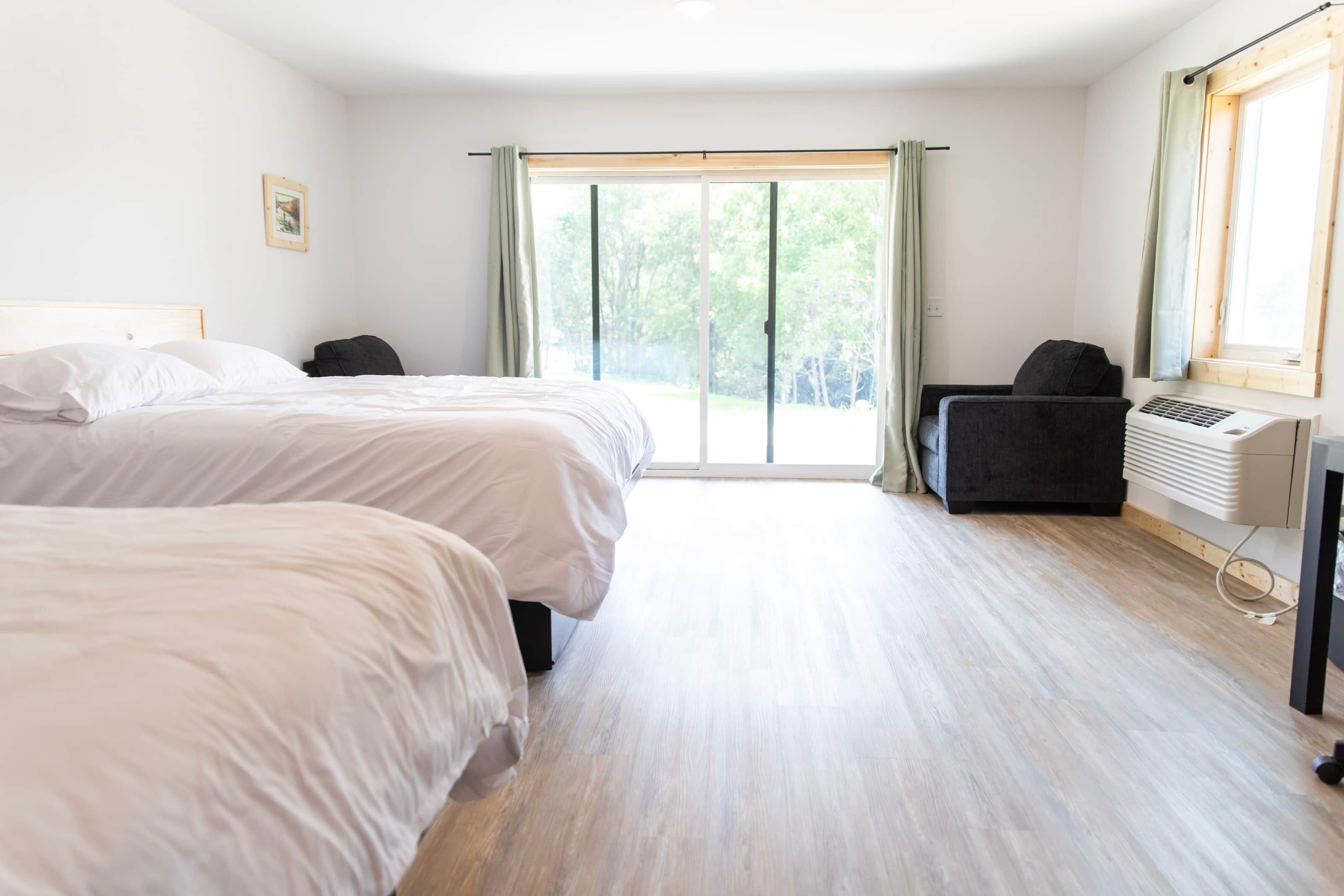 1 habitación, escritorio, tabla de planchar con plancha y wifi 