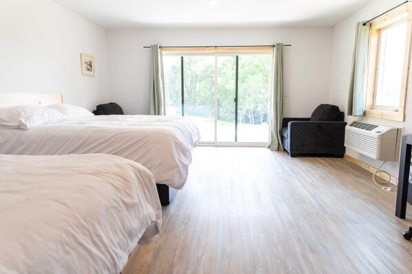 1 bedroom, desk, iron/ironing board, WiFi