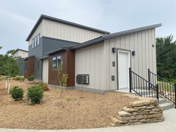 Exterior - Bluffside Gardens Redbud Series Unit 7A - Pet Friendly (Decorah)