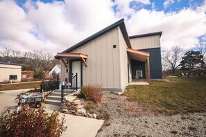 Exterior - Bluffside Gardens Redbud Series Unit 7A - Pet Friendly (Decorah)