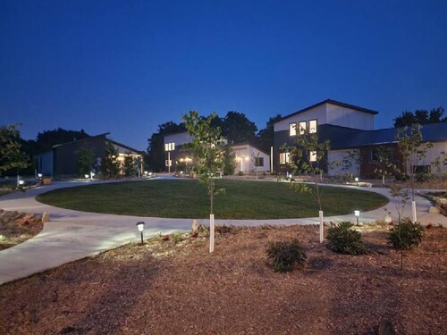 Bluffside Gardens Maple Series Unit 7B - Pet Friendly