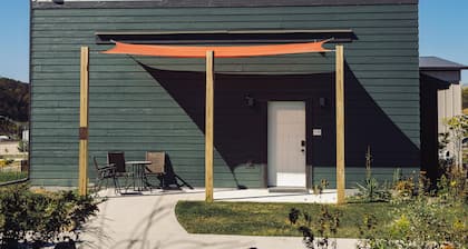 Bluffside Gardens Maple Series Unit 7B - Pet Friendly