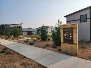 Property grounds - Bluffside Gardens Redbud Series 8A - Pet Friendly (Decorah)