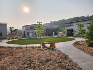 Exterior - Bluffside Gardens Maple Series 8B - Pet Friendly (Decorah)