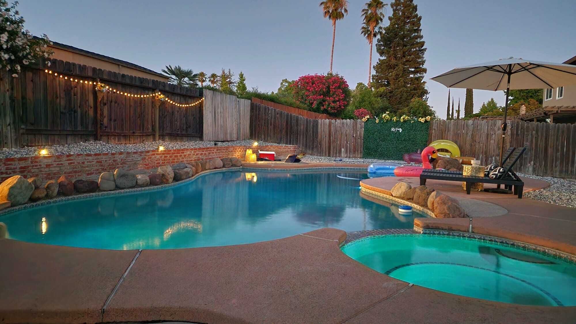 Close 2 roseville/w big pool large backyard game room/fitness equipment