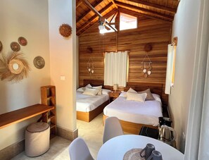 مكتب وواي فاي مجانًا وملاءات أسرّة