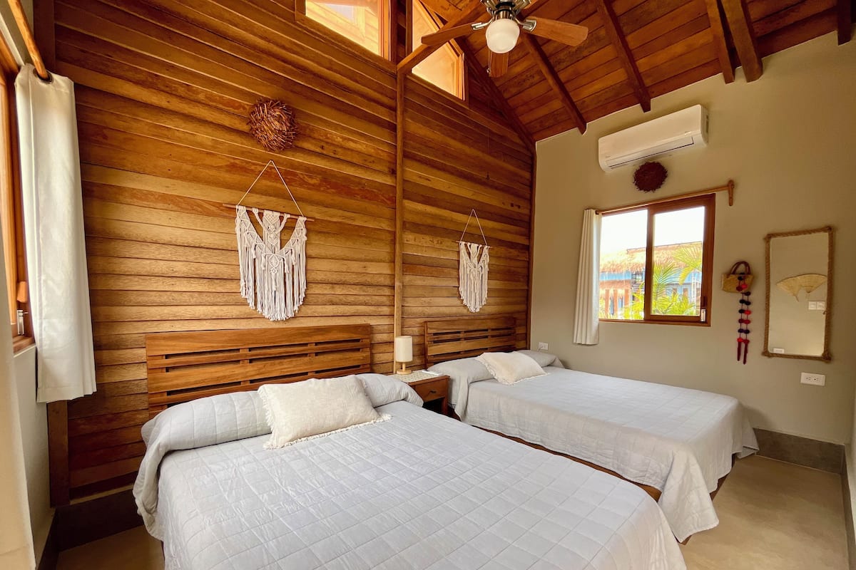 特级客房 | 办公桌、免费 WiFi、床单