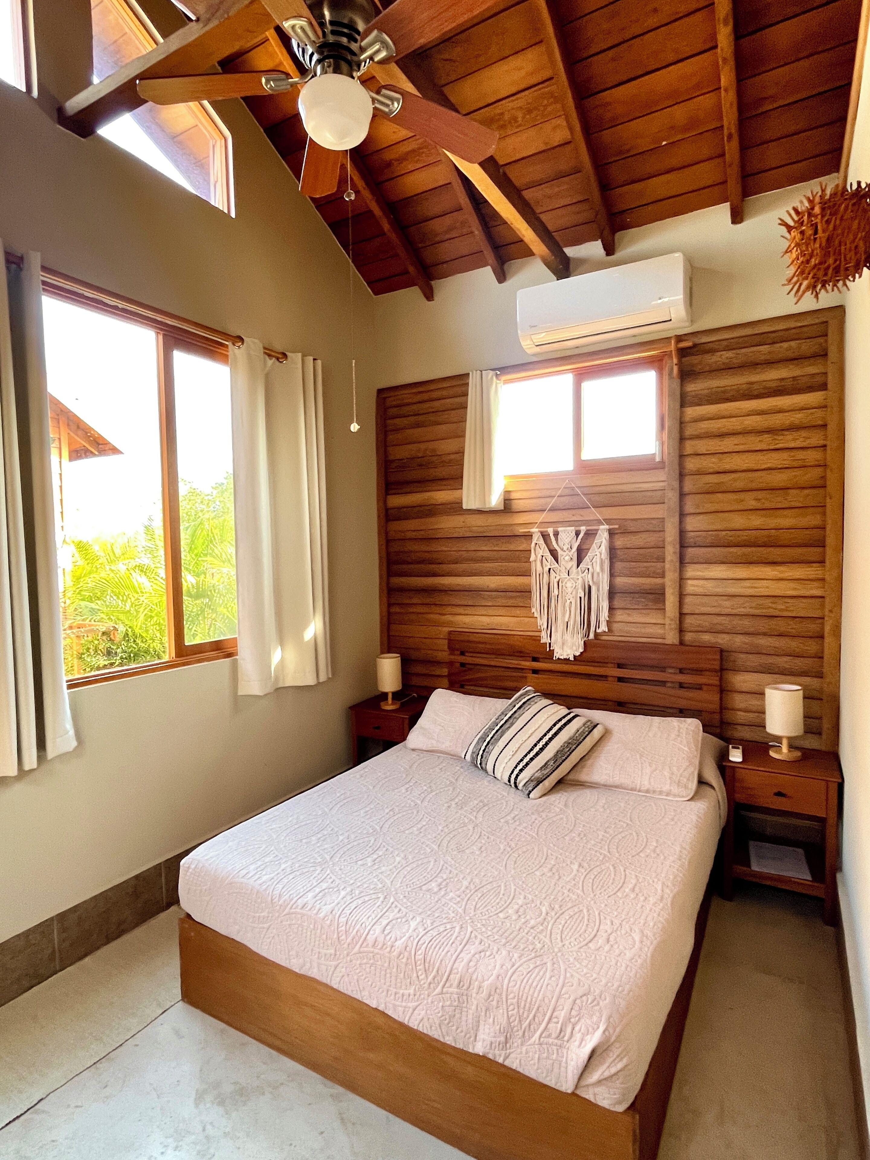 经典客房 | 办公桌、免费 WiFi、床单