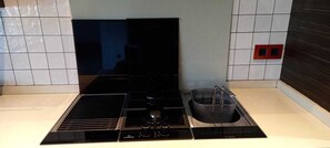 Fridge, microwave, oven, stovetop - Casa Roma Monachil en Parque Natural Los Cahorros, Granada (Monachil)