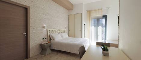 9 Schlafzimmer, Zimmersafe, Schreibtisch, Bügeleisen/Bügelbrett