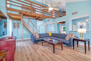 TV - Palm Paradise - Pet Friendly Home on Siesta Key w/ Large Heated Private Pool & Outdoor Area! (Sarasota)