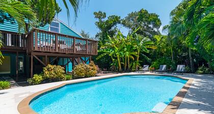 Palm Paradise - Pet Friendly Home on Siesta Key w/ Large Heated Private Pool & Outdoor Area!