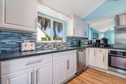 Palm Paradise - Pet Friendly Home on Siesta Key w/ Large Heated Private Pool & Outdoor Area!