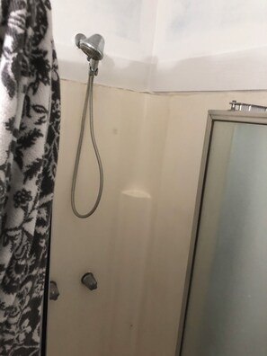 Secador de pelo, toallas